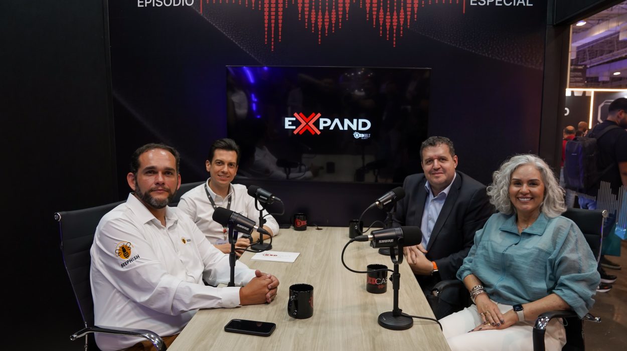 RedCast 100.2: Eduardo Lopes, Vitor Sena, Glauco Sampaio e Márcia Tosta.